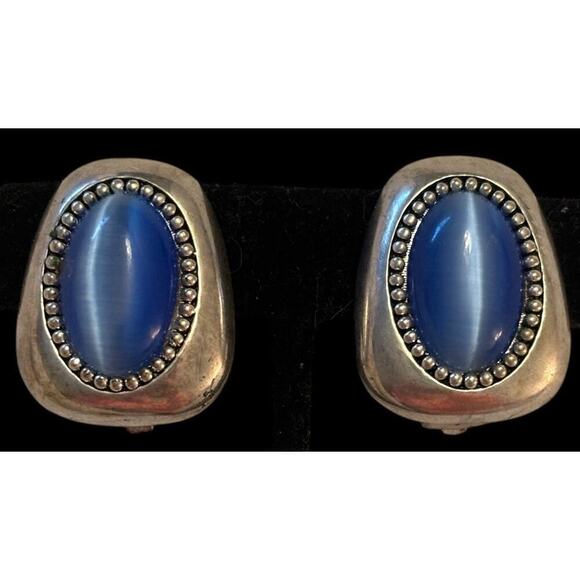 Unbranded Jewelry - Blue Cat’s Eye Silver Tone clip On Earrings Vintage Jewelry 1”